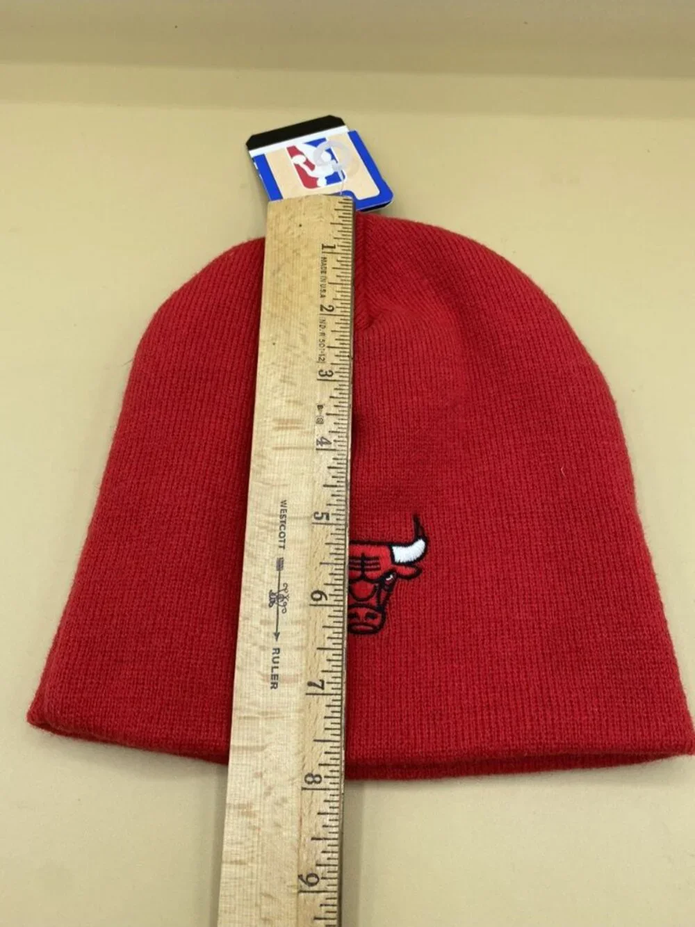 NWT New Adidas Chicago Bulls Red Bull Youth Beanie Uncuffed NBA Store Tag